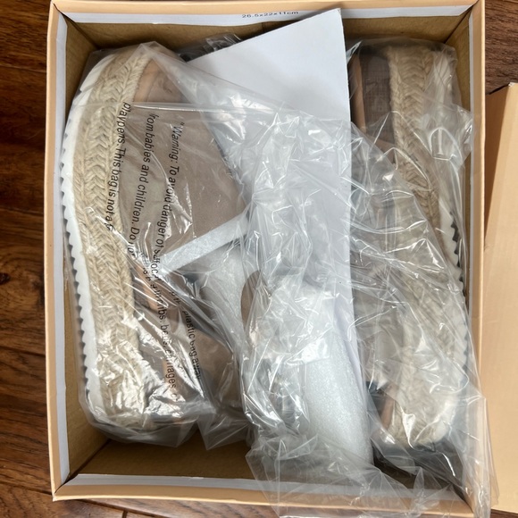 Sandals - Picture 4 of 4